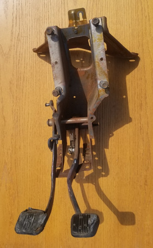 Manual pedal assy 1974 78 - v8, 1974-78